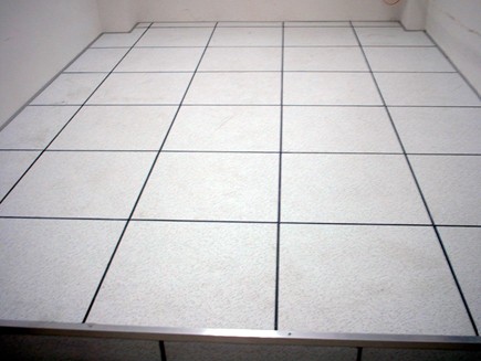 全鋼防靜電地板有邊和無(wú)邊的差異性