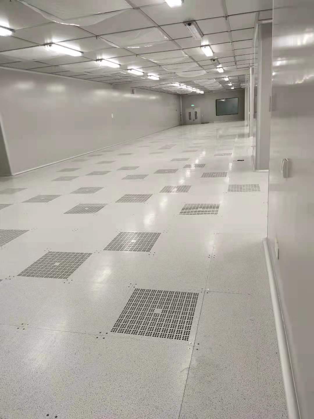 華鷹防靜電地板保駕護航深圳信息學院辛辛學子